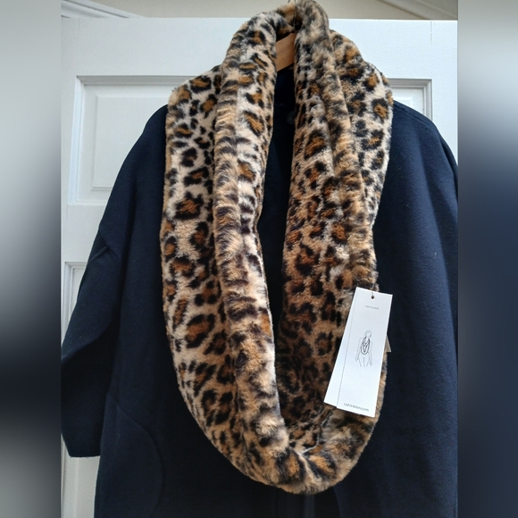 Calvin Klein Faux Fur Leopard print long Infinity Scarf - Picture 1 of 7